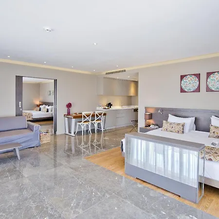 Ramada By Wyndham Bodrum فندق بيتيس