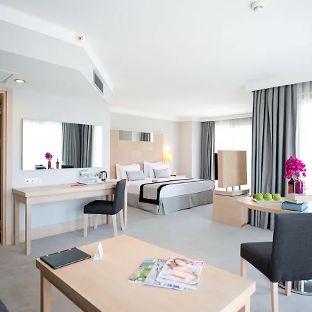 Ramada By Wyndham Bodrum فندق