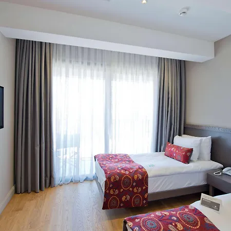 Ramada By Wyndham Bodrum فندق 5*